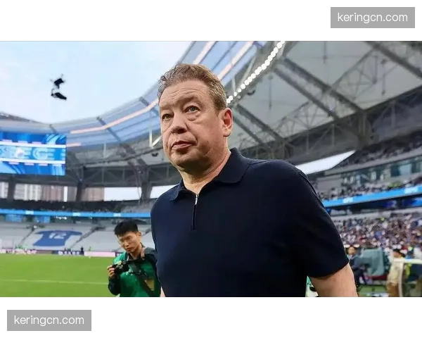 斯卢茨基攻势足球：申花主帅面临深度防守考验